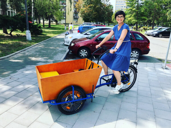 Rozkládací elektro cargobike pro 4 děti - tříkolka